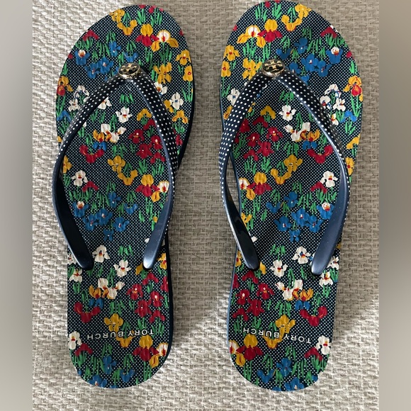 Tory Burch thin women’s flip flops, navy blue, polka dots and floral, size 8 - Picture 2 of 9